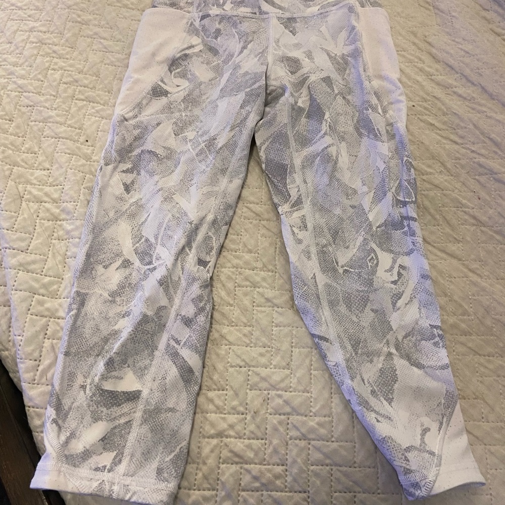 Lululemon cropped leggings size 4